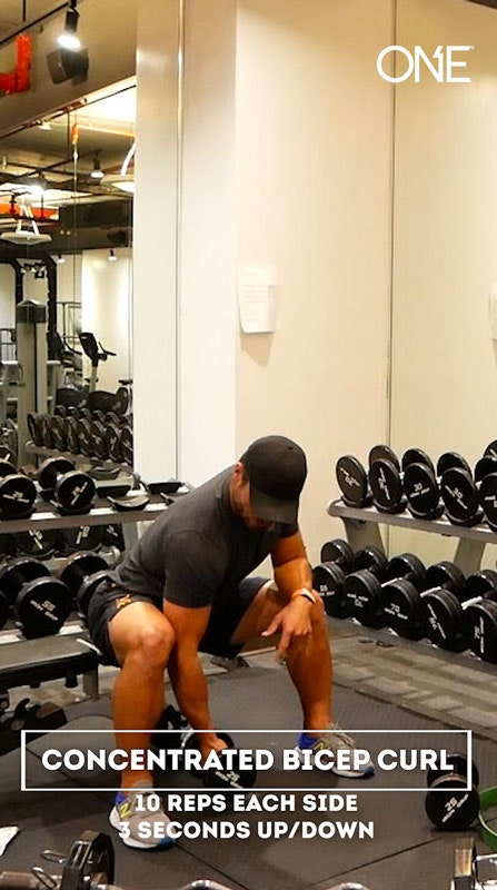 Concentrated Bicep Curl - 1